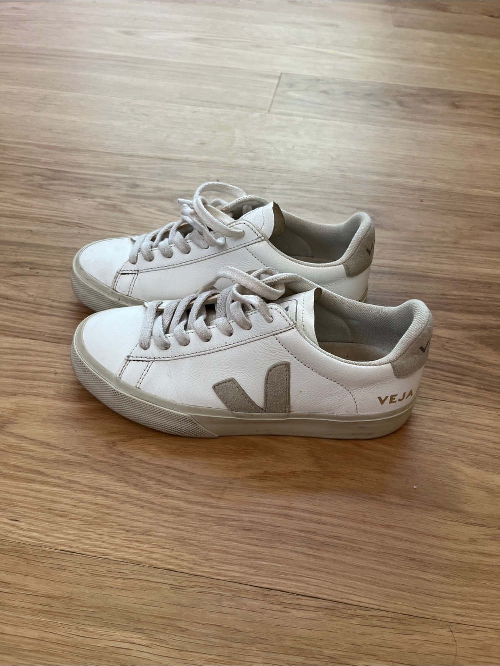 Veja Women’s Campo Low-Top Chrome free Leather Sneakers-white/natural size 5